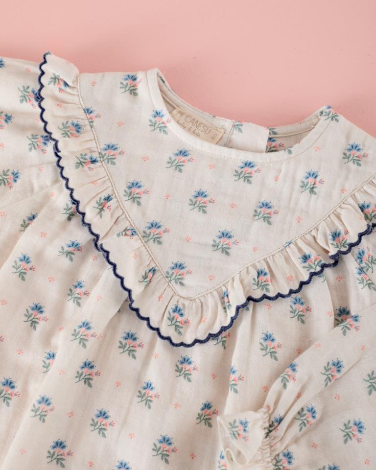 MC BLUSA ONDAS GASA FLOR AZUL Y ROSA